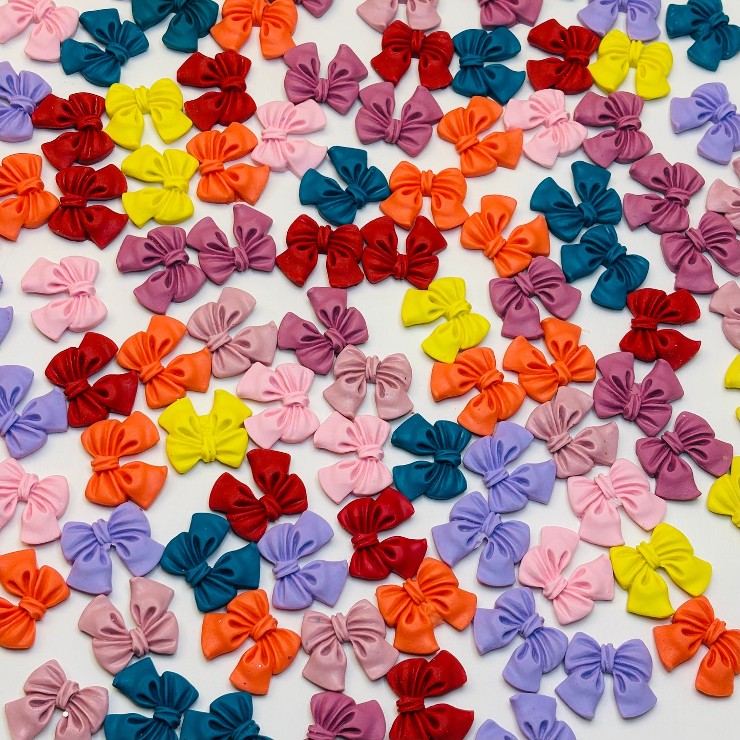 Charms en résine - Nœuds Kawaii colorés 🎀