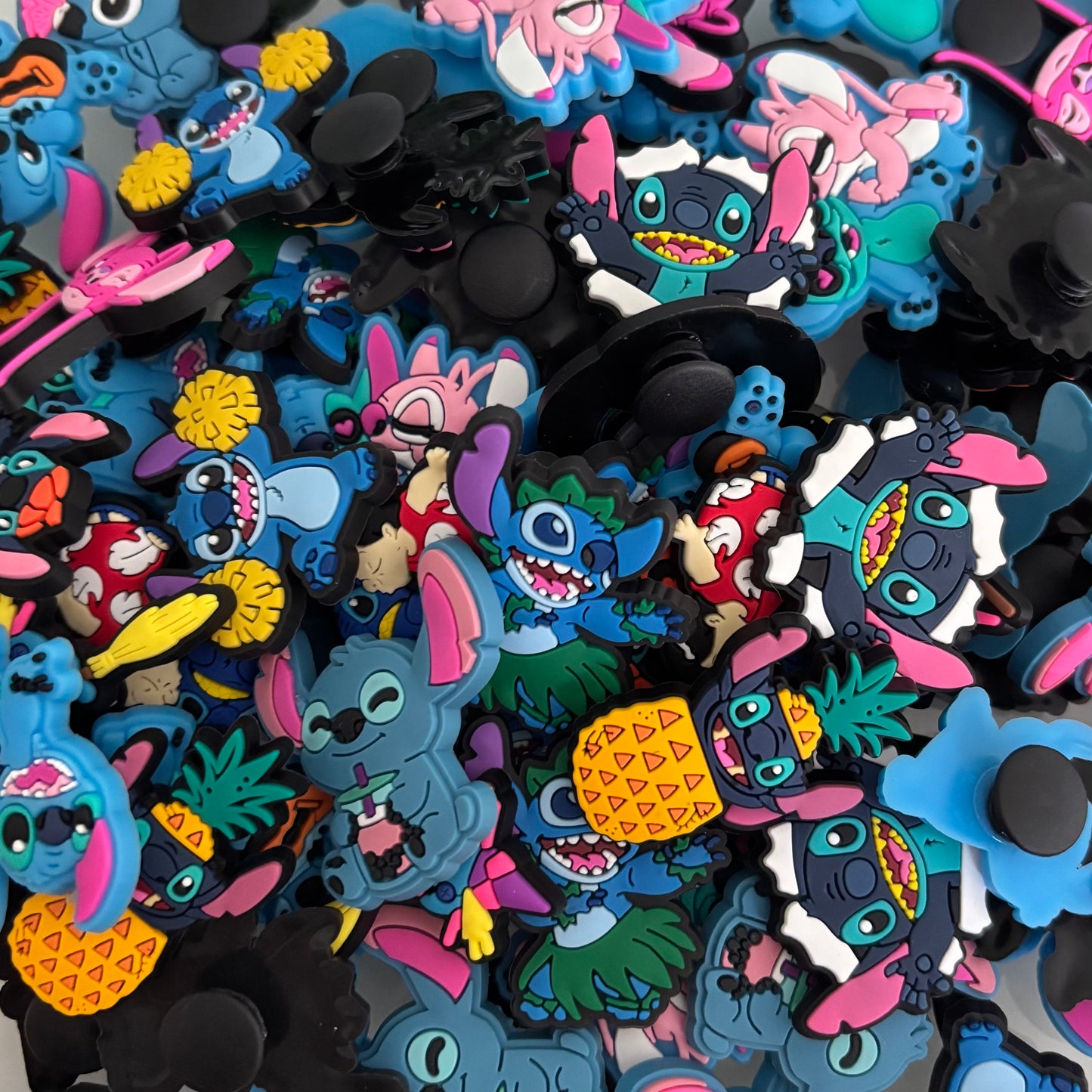 ✨ Crocs Charms mix