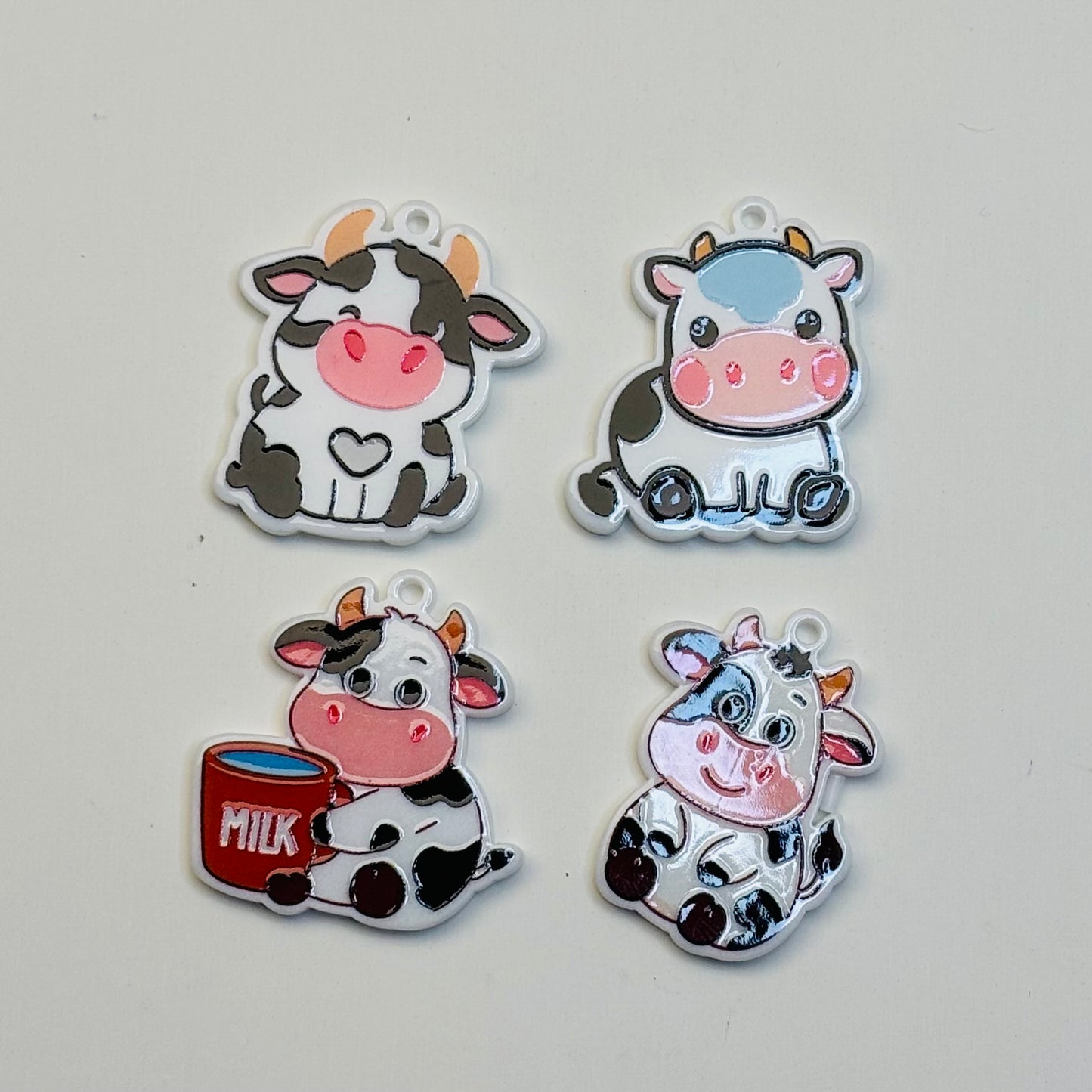 Pendentifs en acrylique — Milk Cow 🐮🥛 (5 pièces)