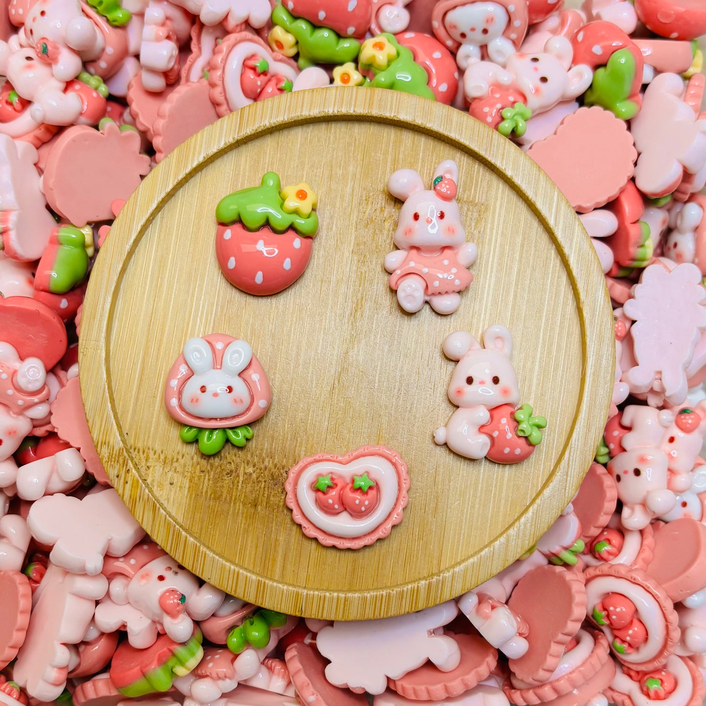 Charms en Résine - Strawberry Rabbit 🍓